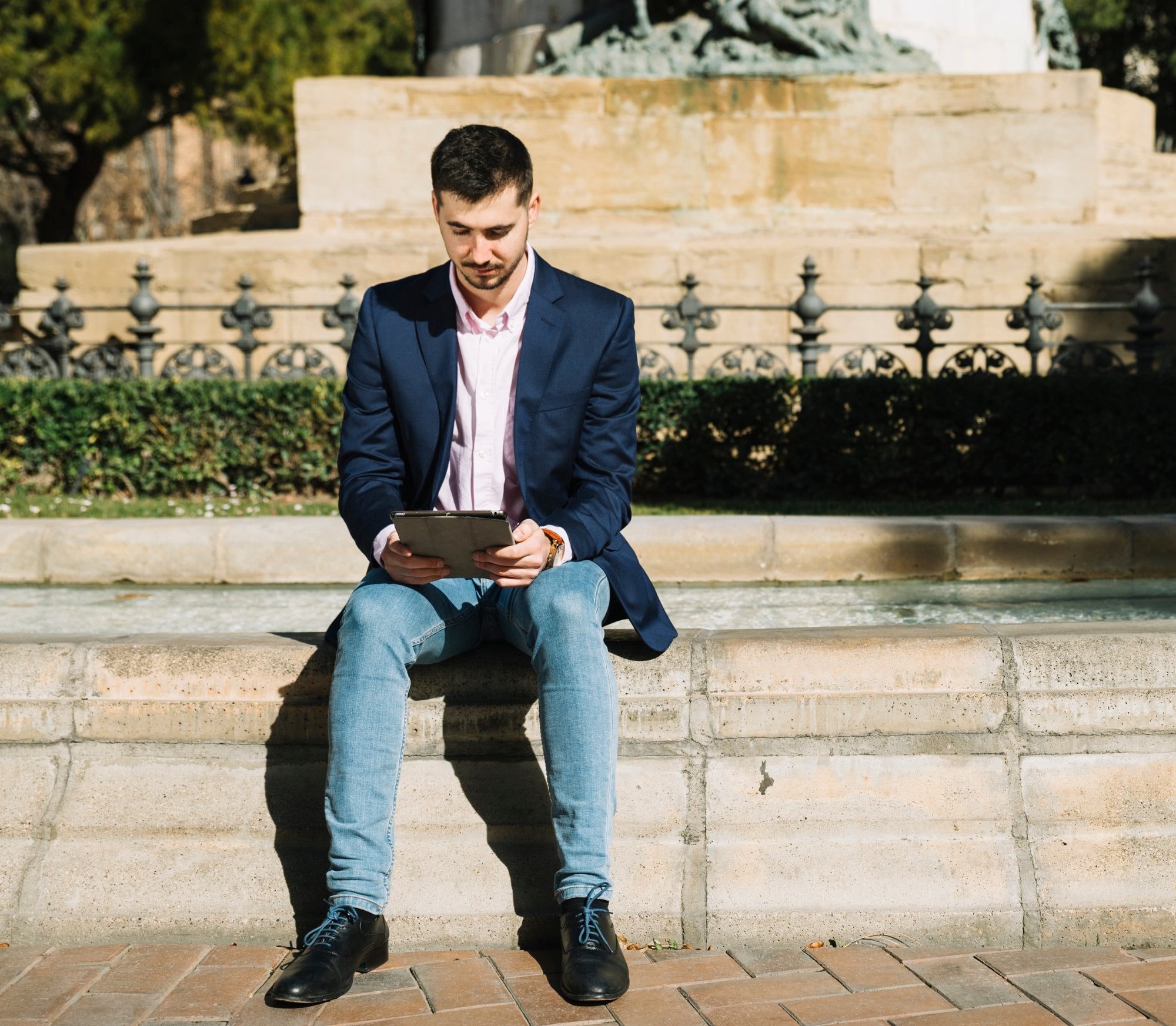 From Casual To Sophisticated: How To Style Men’s Calvin Klein Slim-Fit Jeans From Casual To Sophisticated: How To Style Men’s Calvin Klein Slim-Fit Jeans