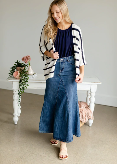 A-line denim skirt for pulling up