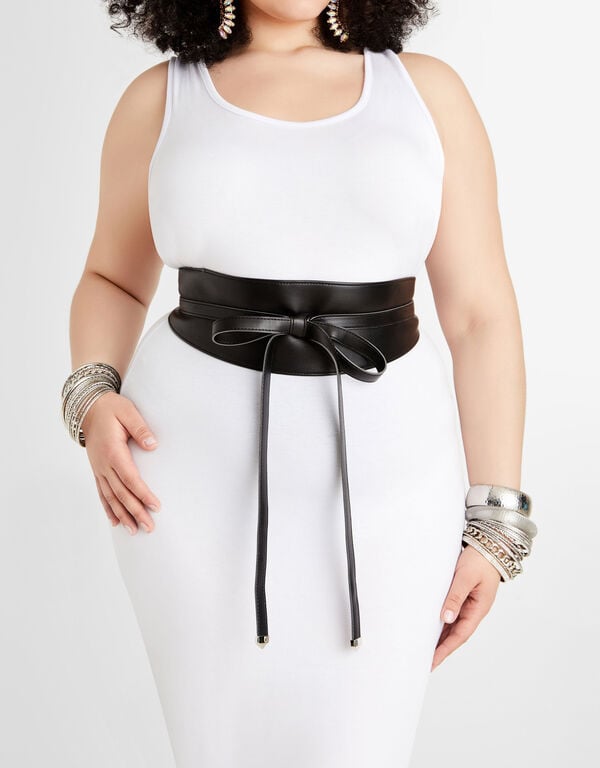 Chic-lady-in-white-dress-and-black-belt