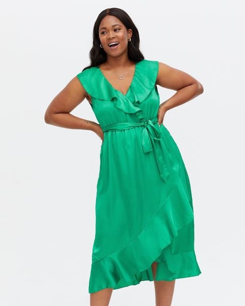 Lady-rocks-a-green-wrap-dress 