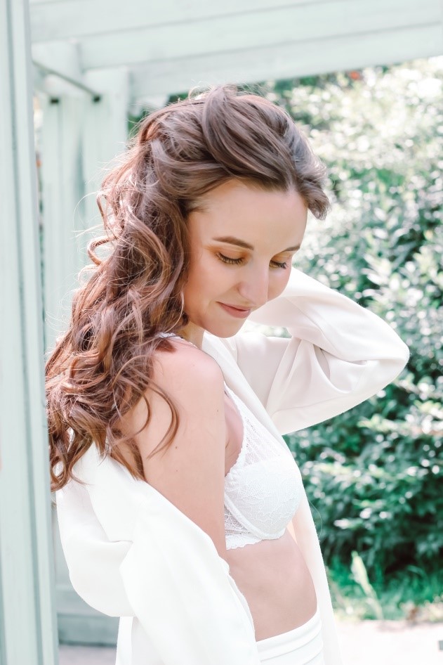 model-wearing-a-bra-with-open-front-shirt