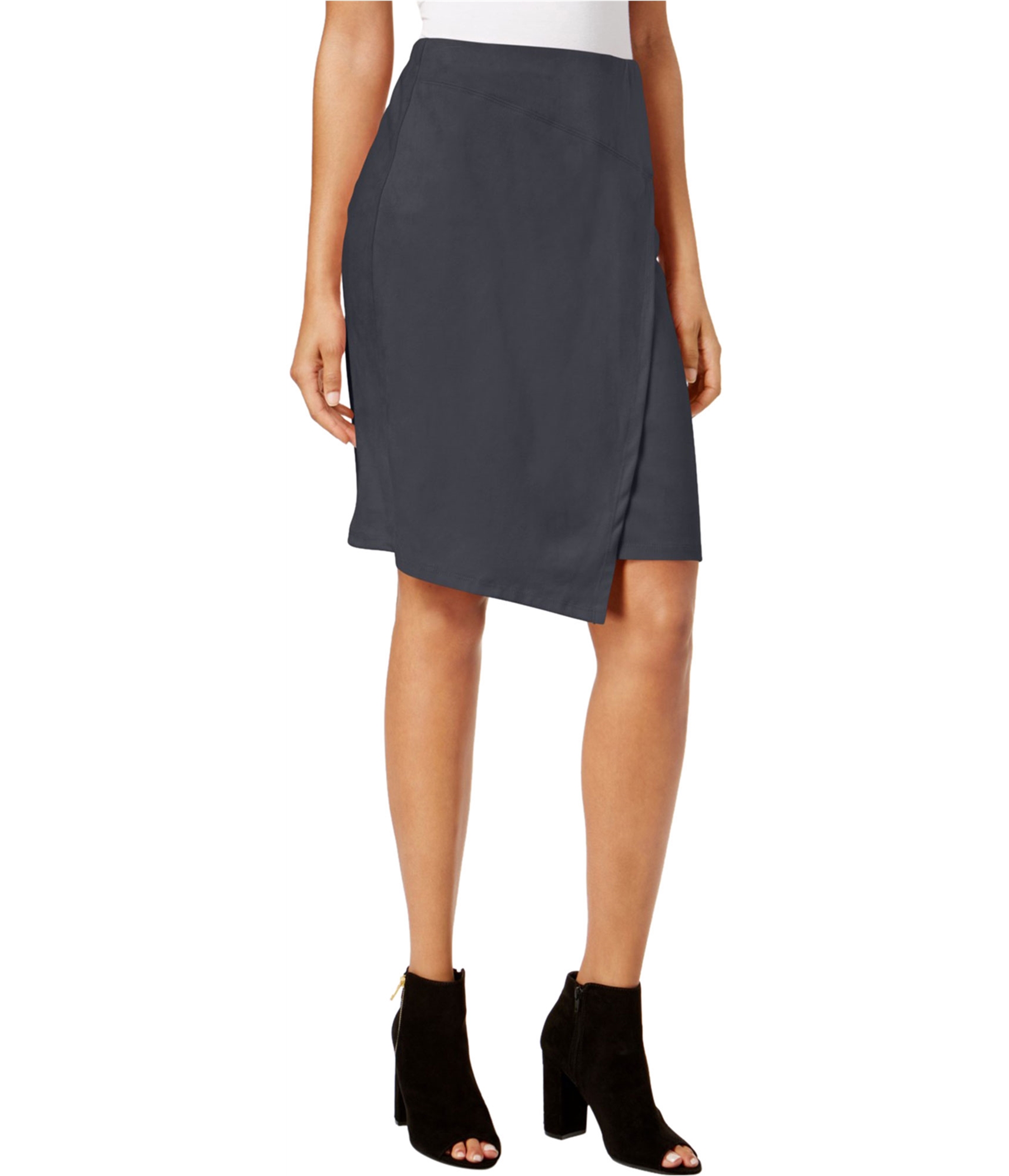 Girl-wearing-wrap-around-midi-skirt-with-black-shoes