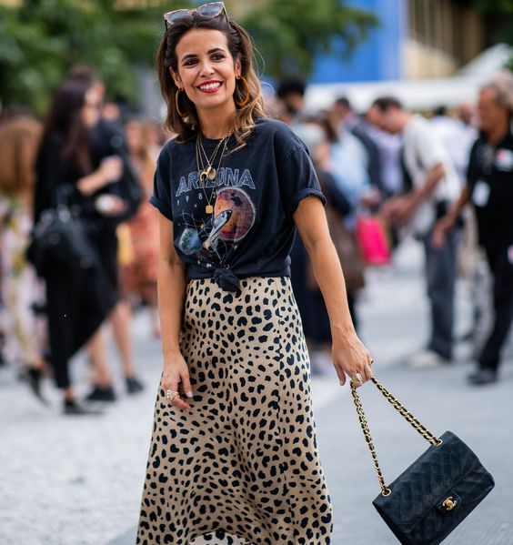lady combines graphic tee with A Delicate Skirt