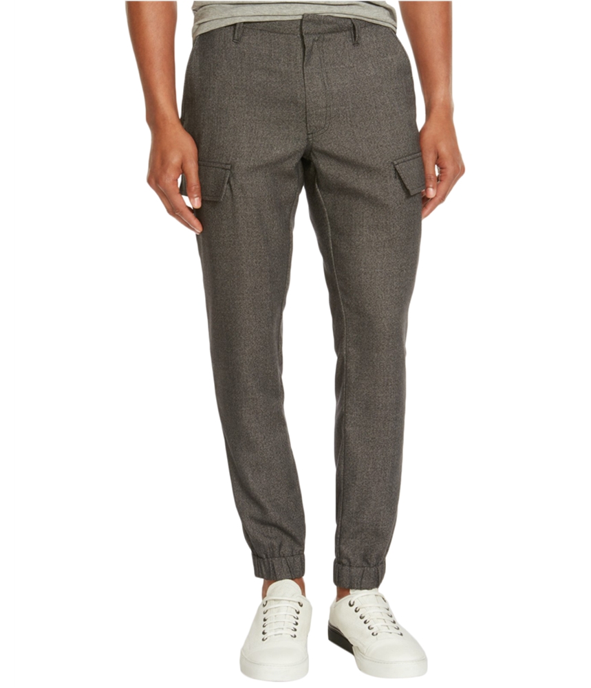 man-wearing-cargo-casual-stretch-pant