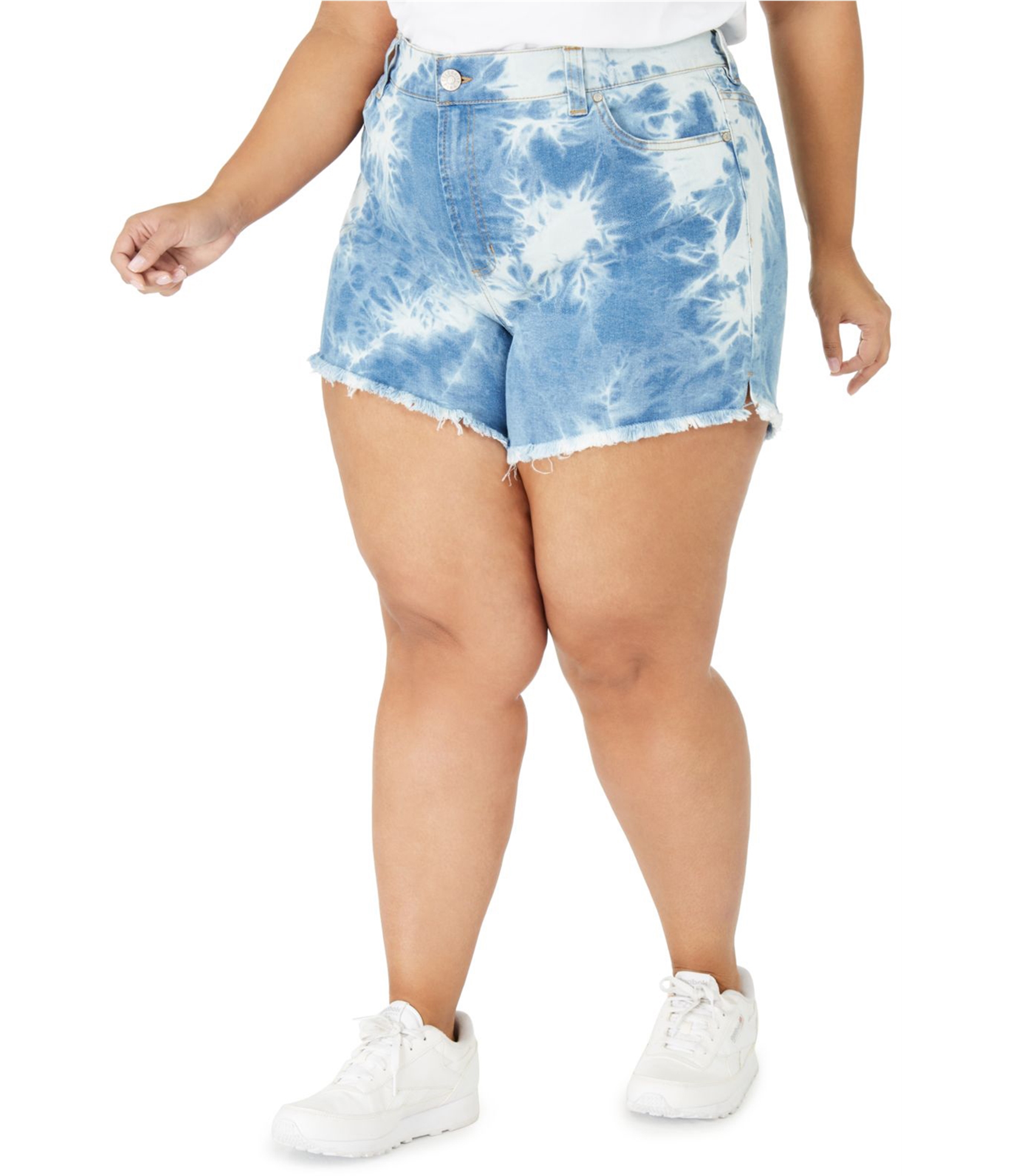 woman-wearing-doll-denim-short