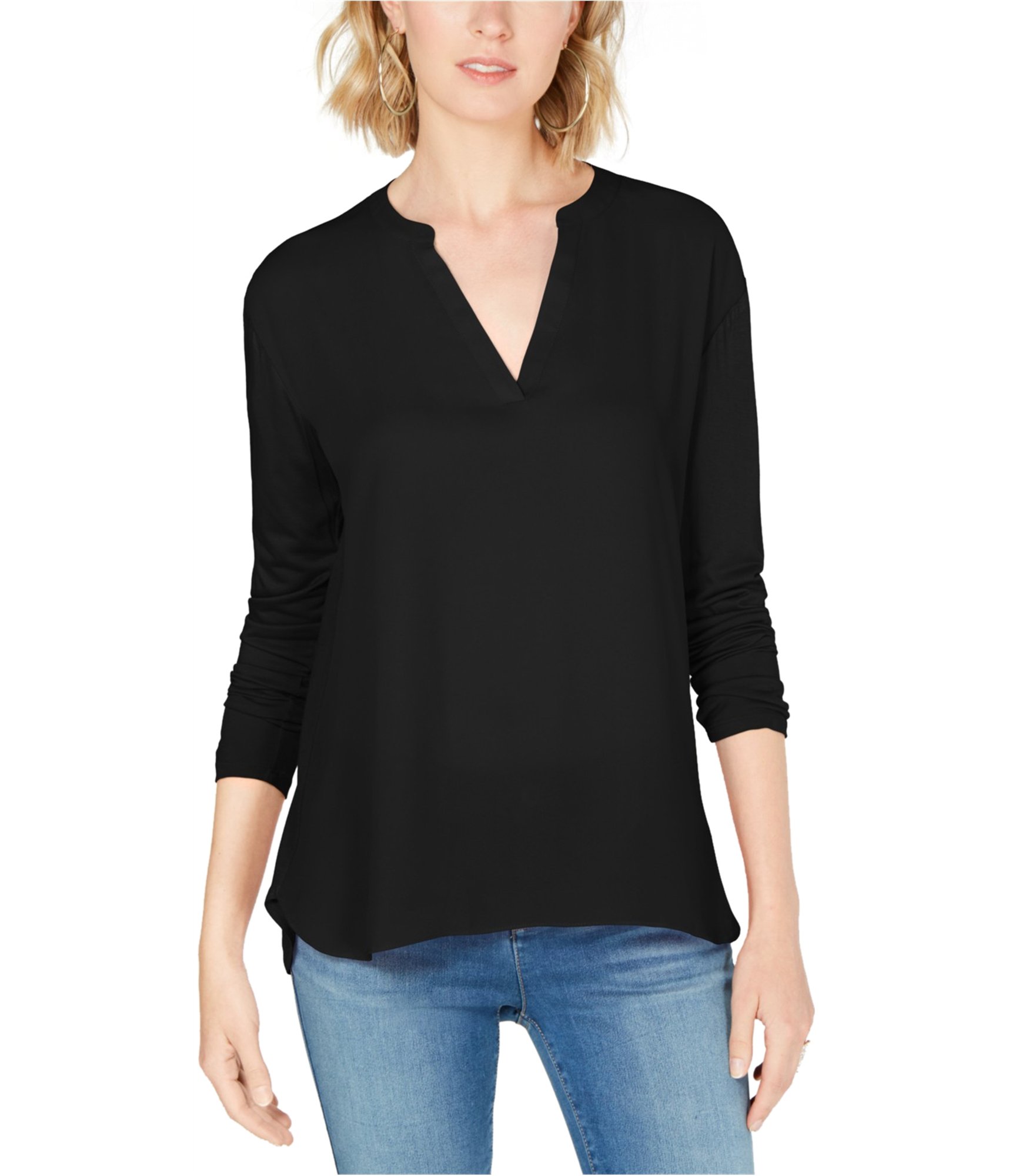 Woman-wearing-pullover-blouse