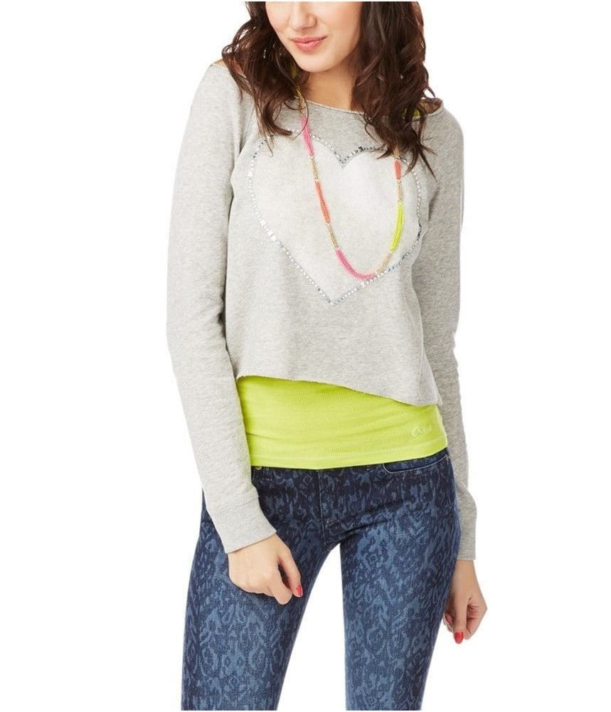 woman-wearing-raglan-sweatshirt