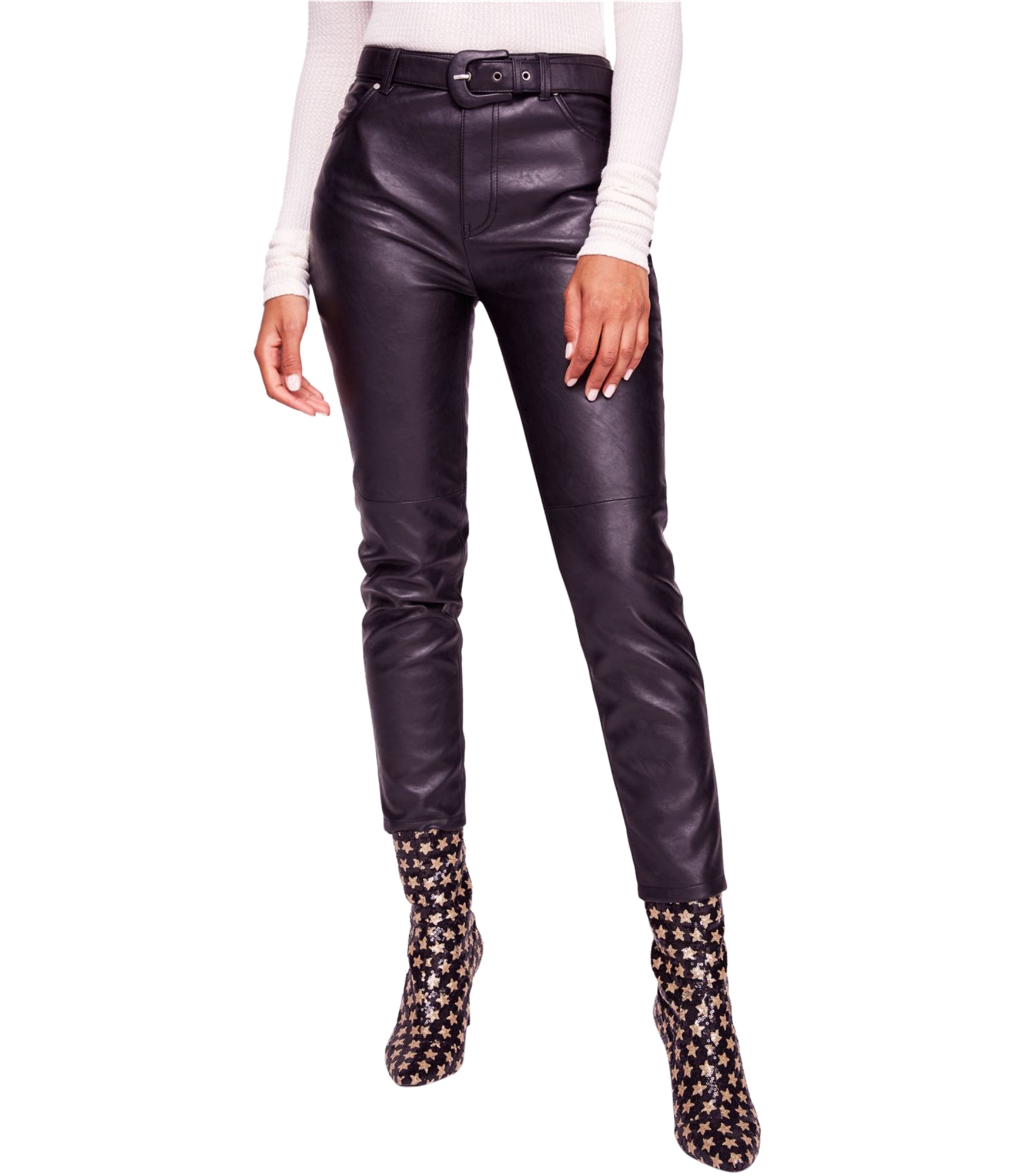 Woman-wearing-leather-skinny-jeans