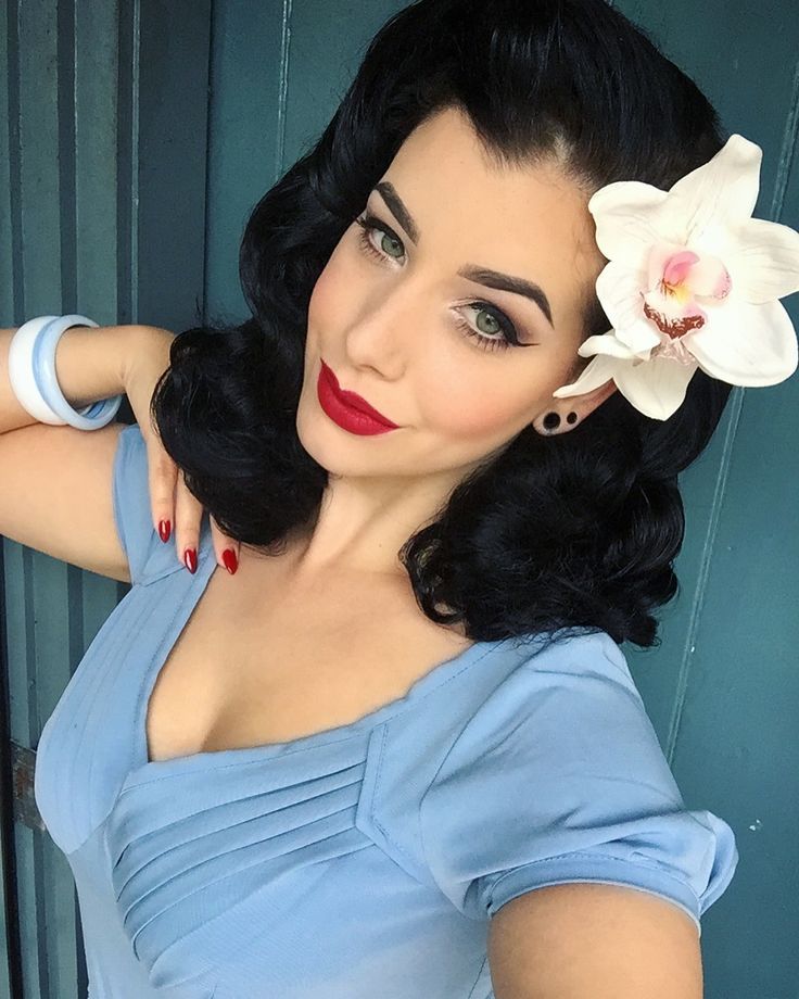lady in 50s inspired makeup