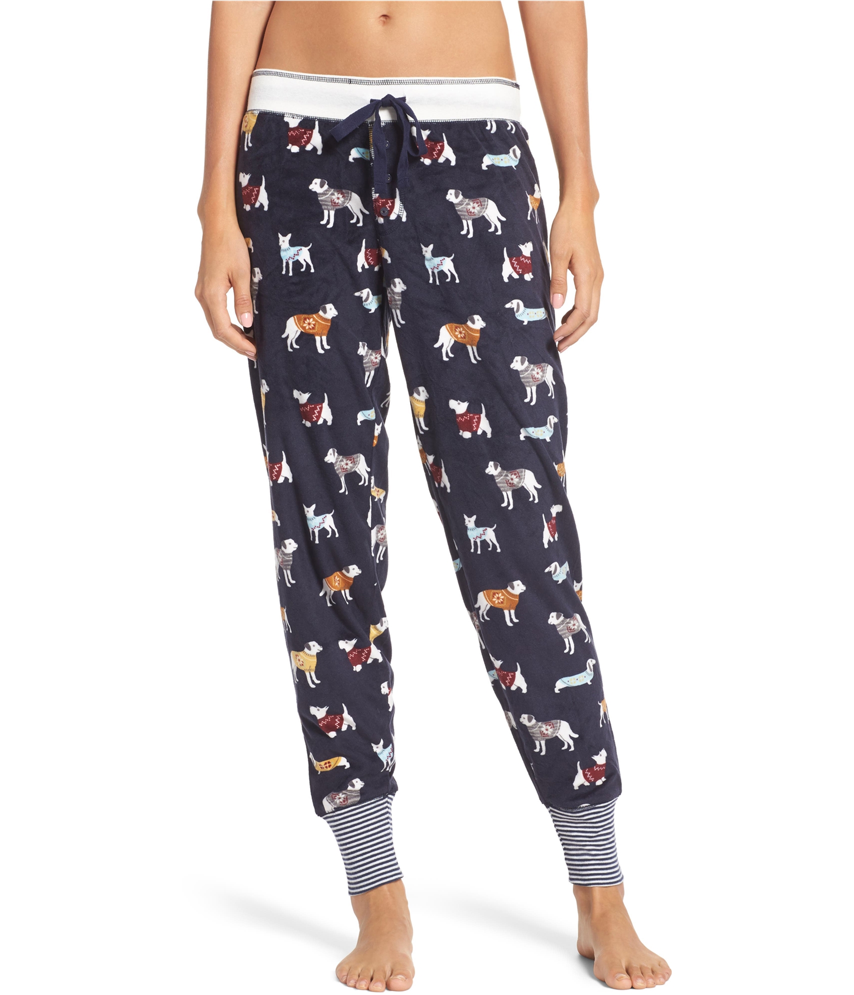 Woman-wearing-animal-print-lounge-pants