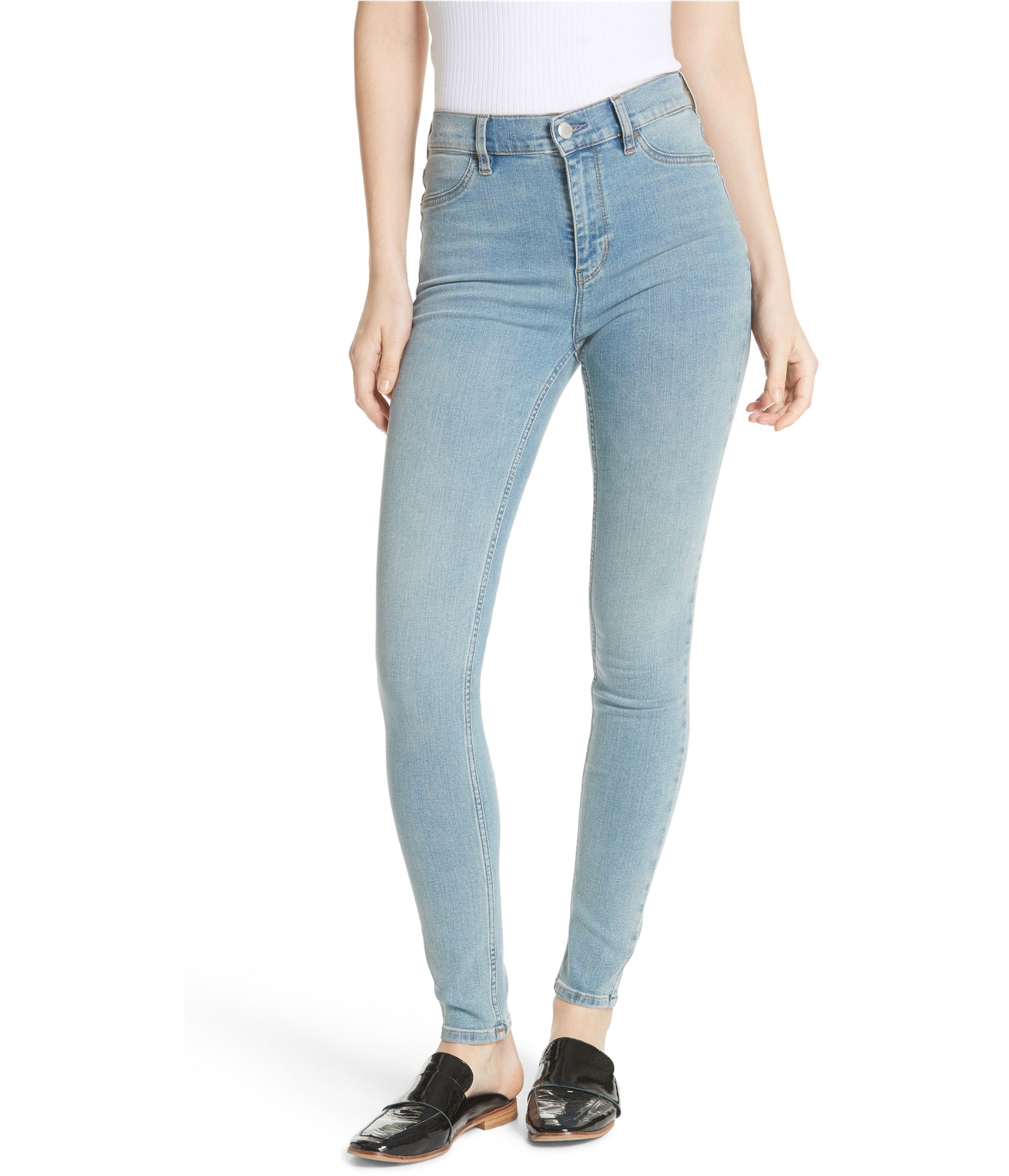 woman-wearing-long-and-lean-skinny-jeans