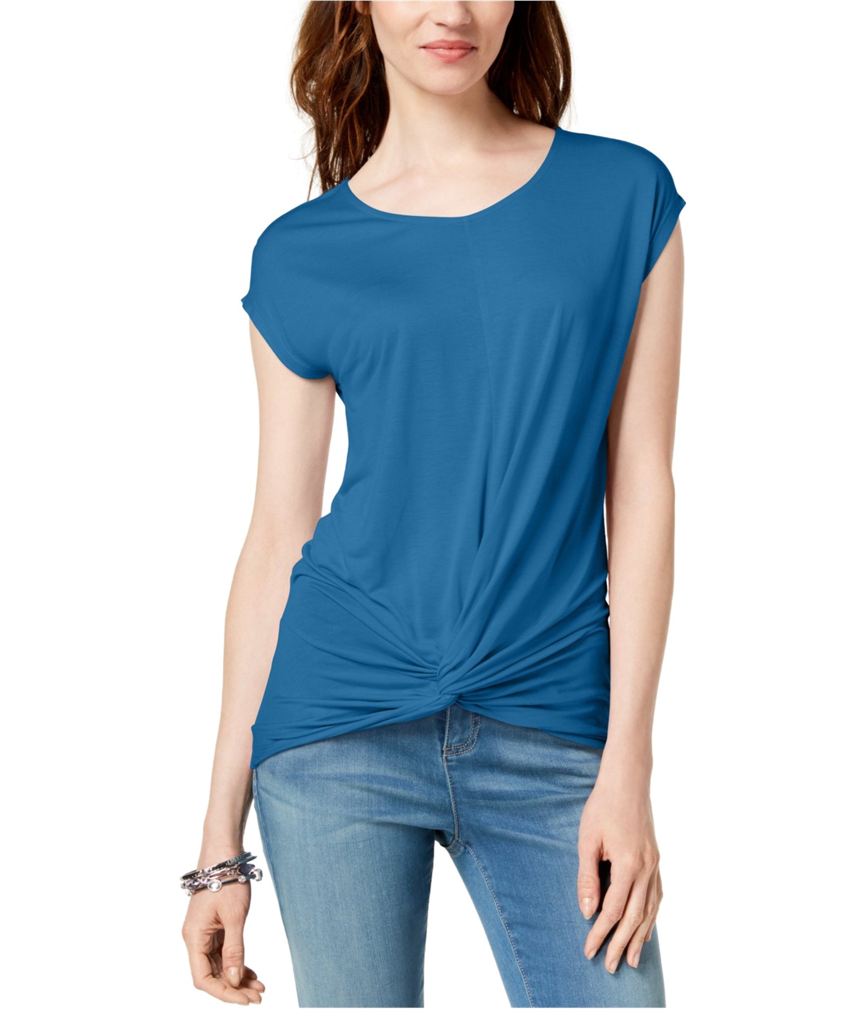 Woman-wearing-half-sleeve-pullover-blouse