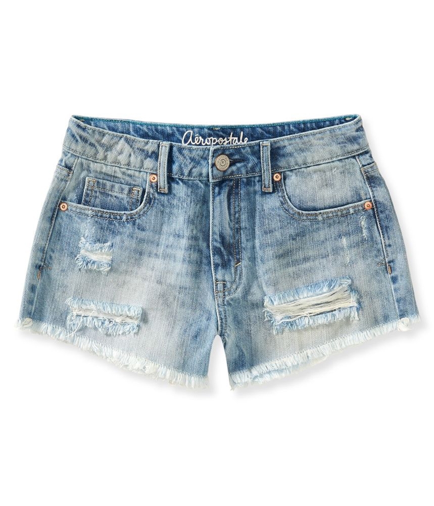 Woman-wearing-denim-shorts