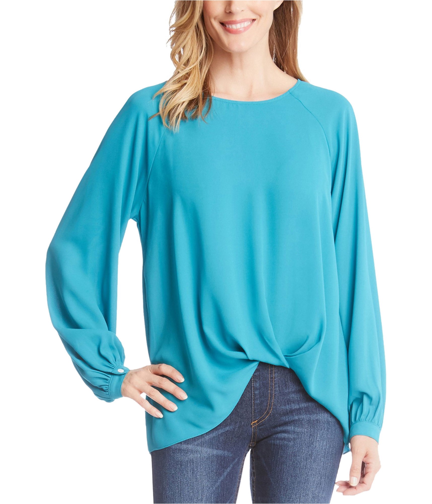 Woman-wearing-loose-fit-pullover-blouse